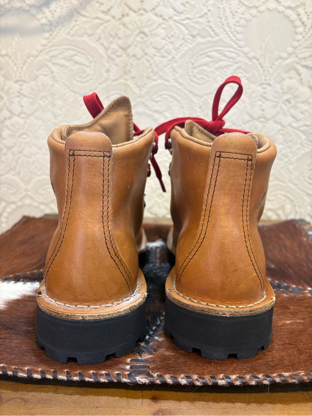 Collectors Danner Women’s Kicking boots featured in the movie Wild 8.5 - Picture 6 of 13